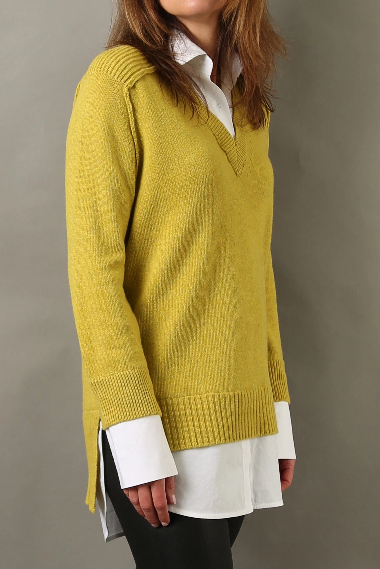 VINNIE SHIRTED V-NECK SWEATER IN FINE ITALIAN STRETCH POPLIN