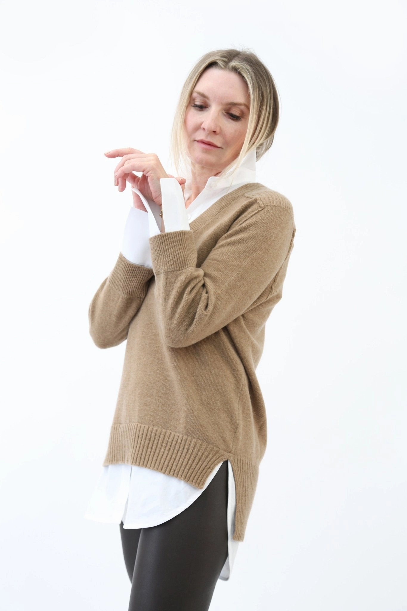 VINNIE SHIRTED V-NECK SWEATER IN FINE ITALIAN STRETCH POPLIN