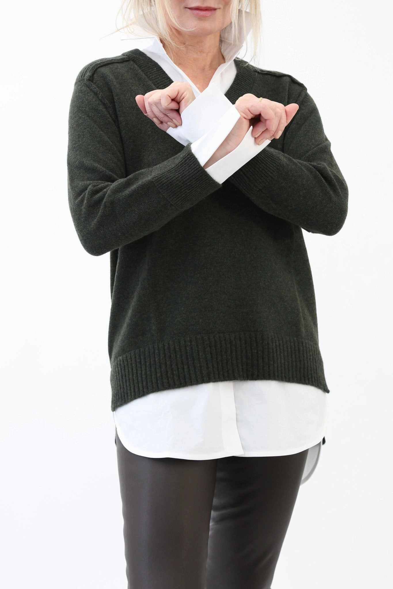 VINNIE SHIRTED V-NECK SWEATER IN FINE ITALIAN STRETCH POPLIN