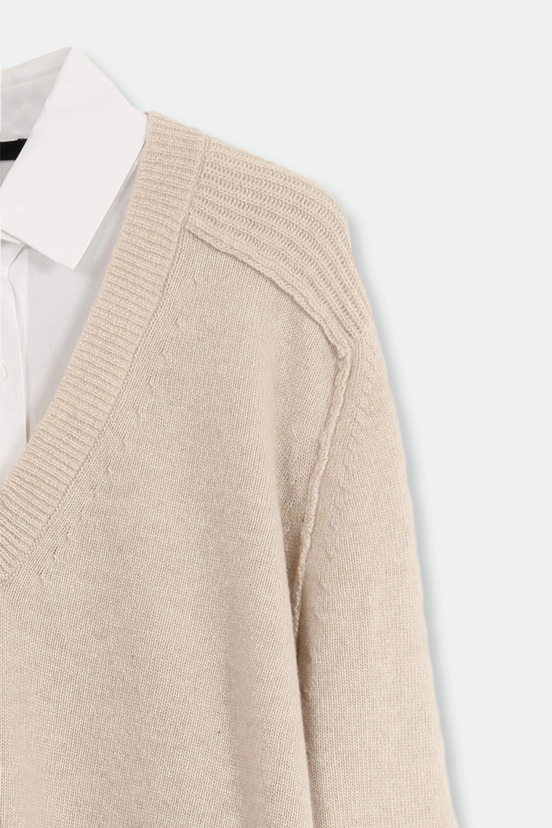 VINNIE SHIRTED V-NECK SWEATER IN FINE ITALIAN STRETCH POPLIN